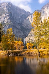 Breathtaking view of a waterfall in Yosemite National Park amidst vibrant autumn colors.